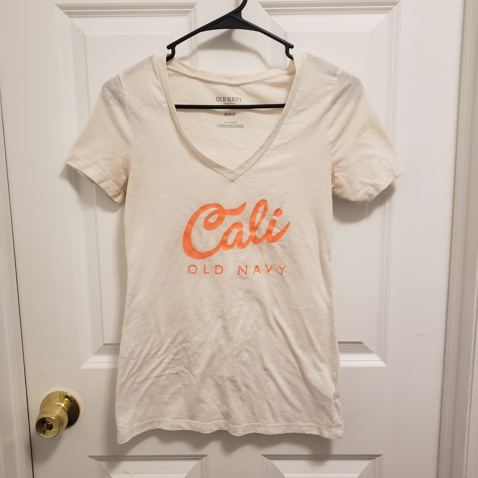 Old Navy V-Neck Graphic T-Shirt Feat "Cali" In Orange White #A47pj